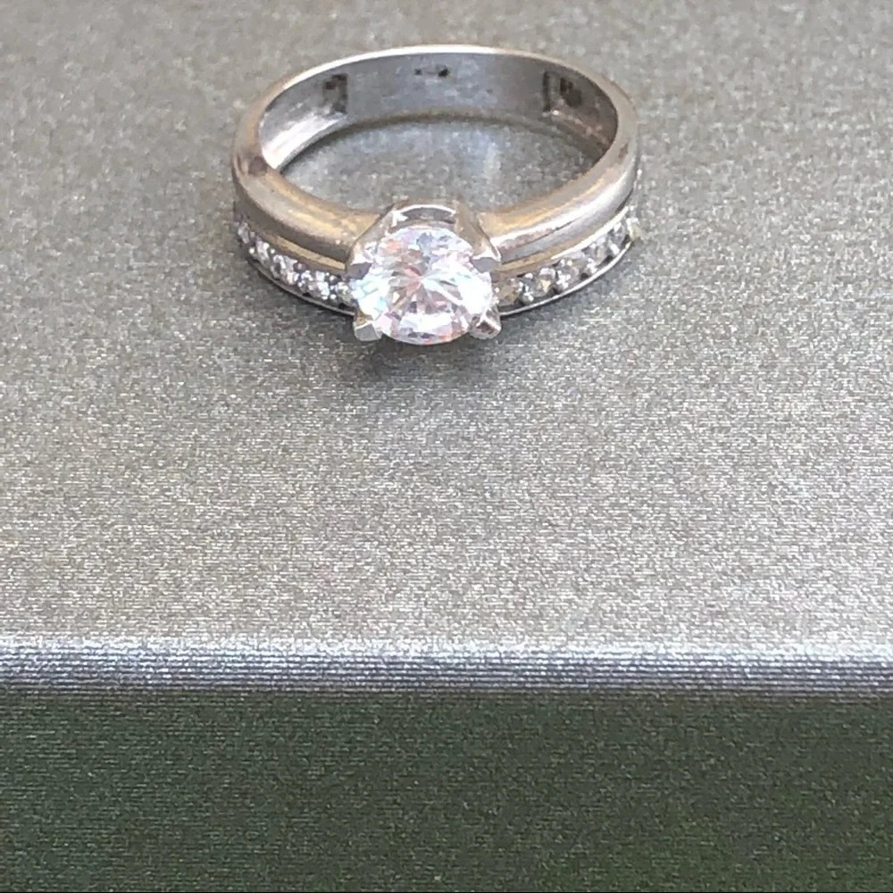 NWOT 925 sterling silver CZ ring. Size 7 - Picture 7 of 7